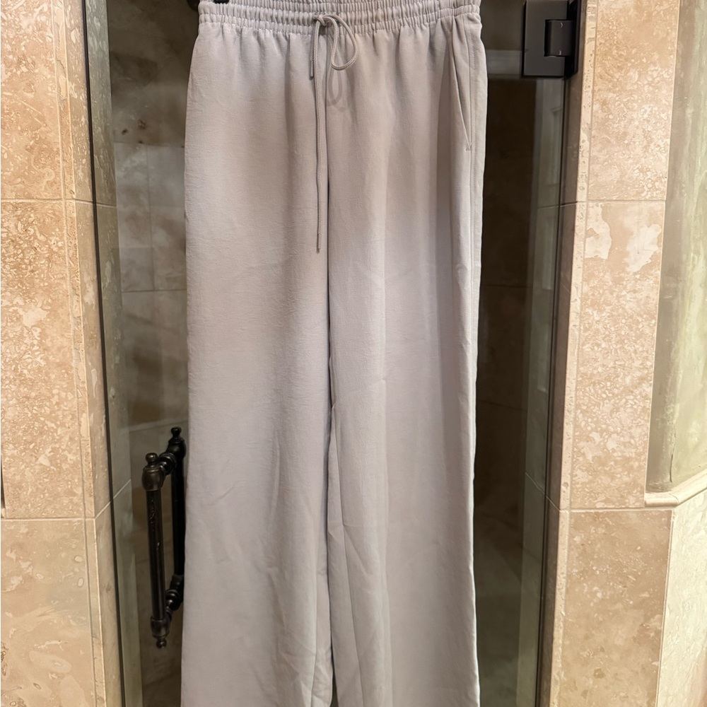 NWT Aritzia Wilfred athletic wide legged pants size small